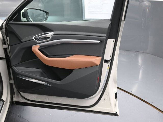 2019 Audi e-tron quattro Premium Plus