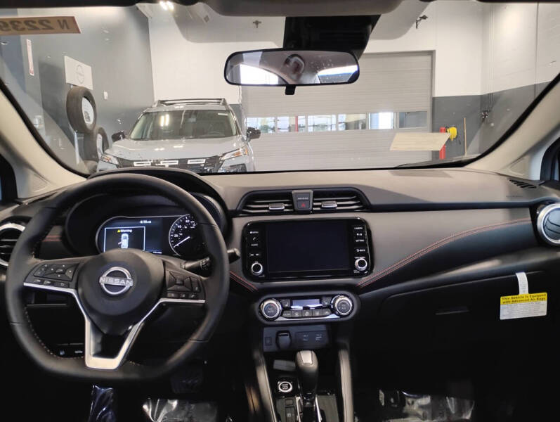 2025 Nissan Versa SR