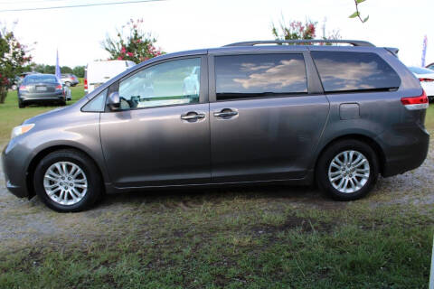 2011 Toyota Sienna XLE 7-Passenger Auto Access Seat