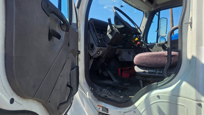 2015 Freightliner M2 106