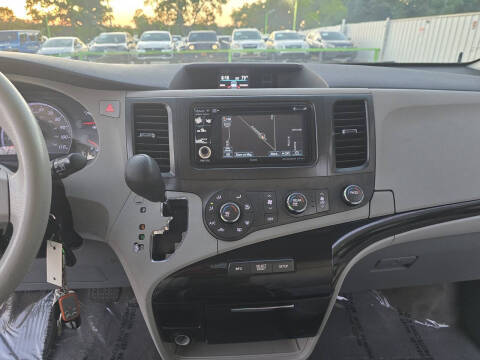 2012 Toyota Sienna LE 8-Passenger