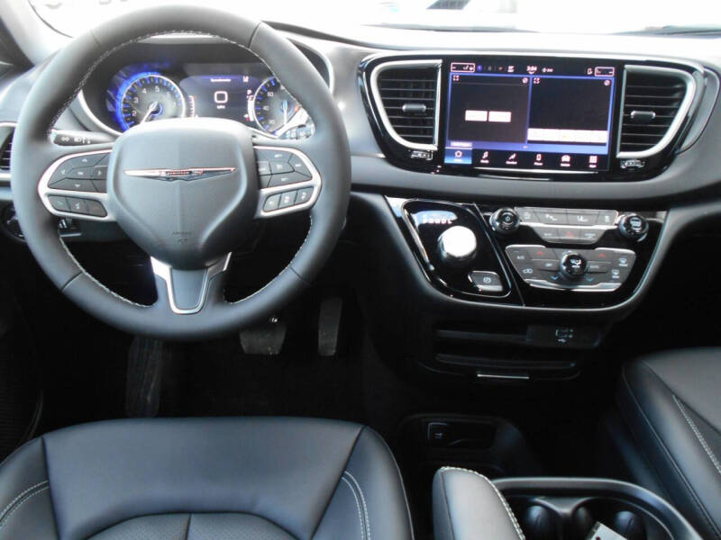 2026 Chrysler Voyager LX
