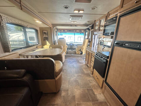2015 Thor Motor Coach Hurricane