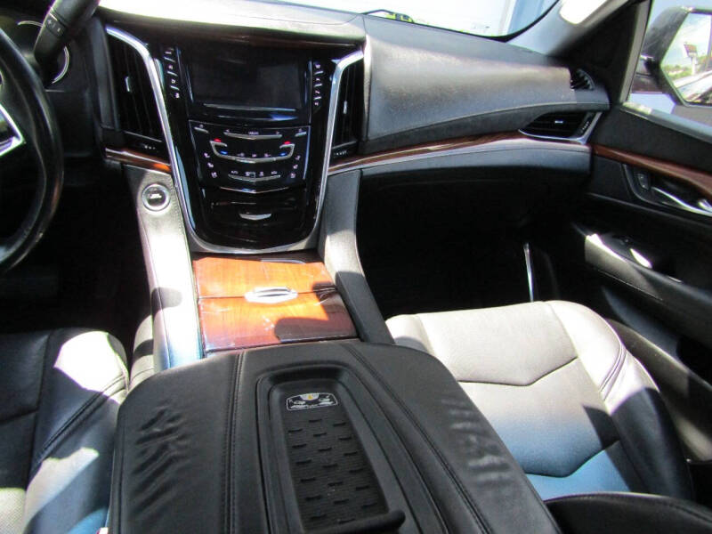 2017 Cadillac Escalade ESV Luxury
