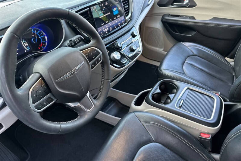 2022 Chrysler Pacifica Hybrid Touring L