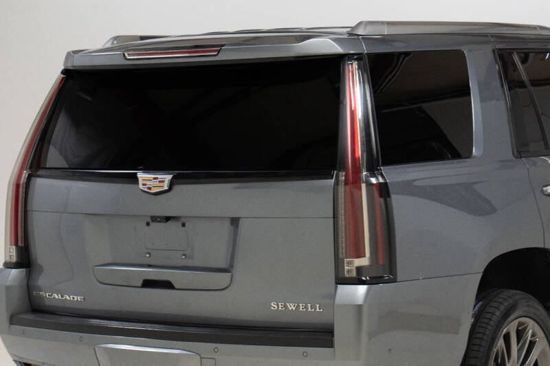 2020 Cadillac Escalade Luxury