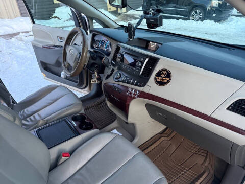 2012 Toyota Sienna LE Mobility 7-Passenger