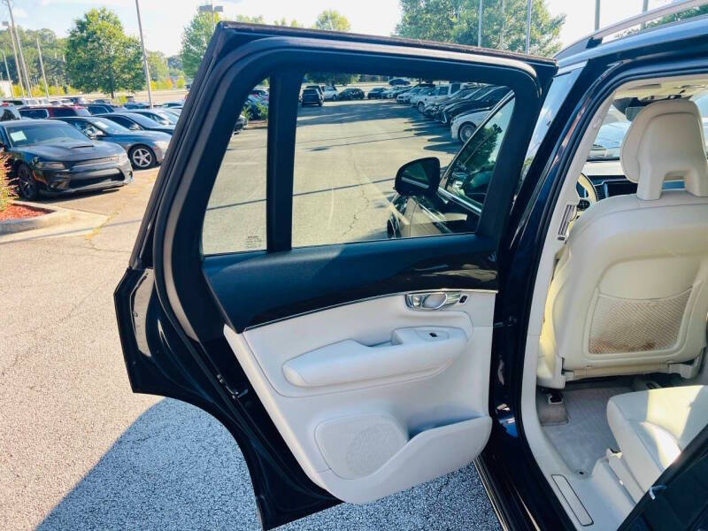 2016 Volvo XC90 T6 Momentum