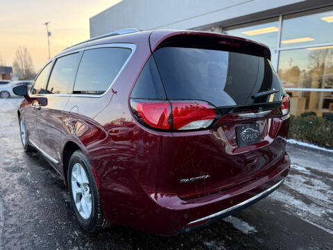 2017 Chrysler Pacifica Touring-L Plus