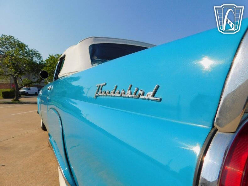 1956 Ford Thunderbird