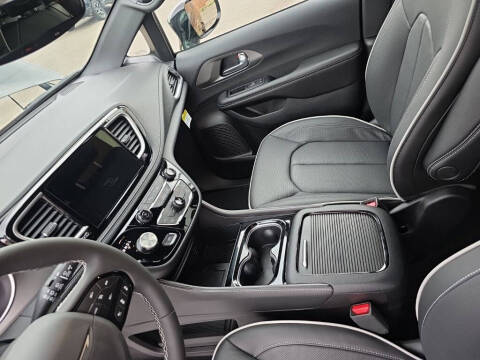 2027 Chrysler Pacifica Limited