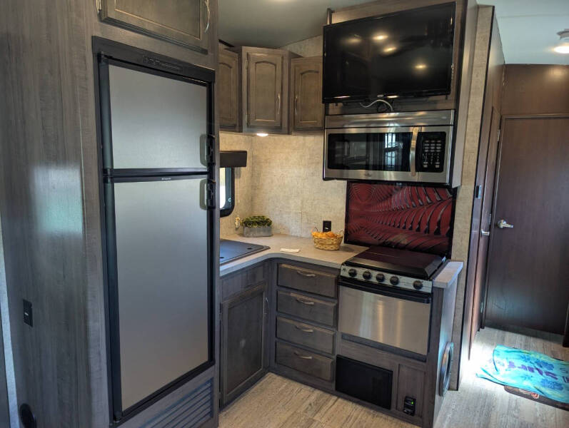 2017 Winnebago Spyder 28SC / 34ft