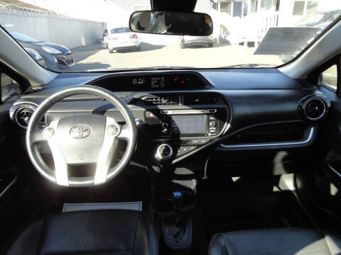 2017 Toyota Prius c Four