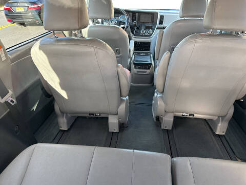 2017 Toyota Sienna XLE Premium 7-Passenger