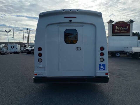 2017 Ford E-Series E-450 SD