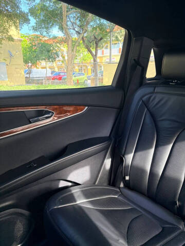 2019 Lincoln Nautilus Select