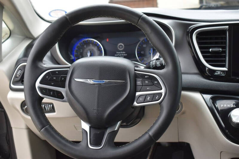 2022 Chrysler Pacifica Touring L