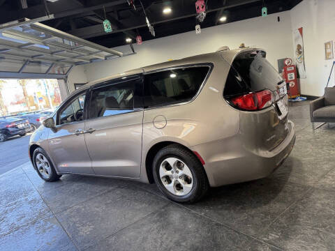 2018 Chrysler Pacifica Hybrid Touring Plus