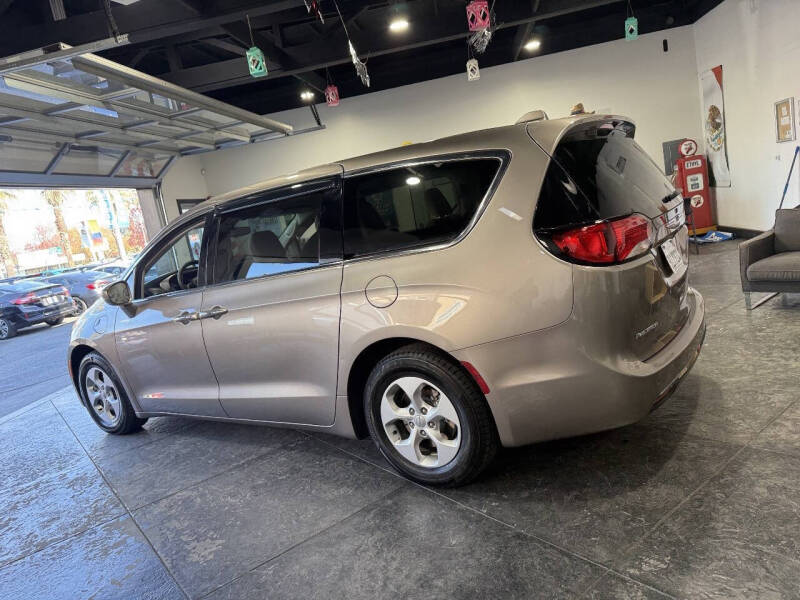 2018 Chrysler Pacifica Hybrid Touring Plus