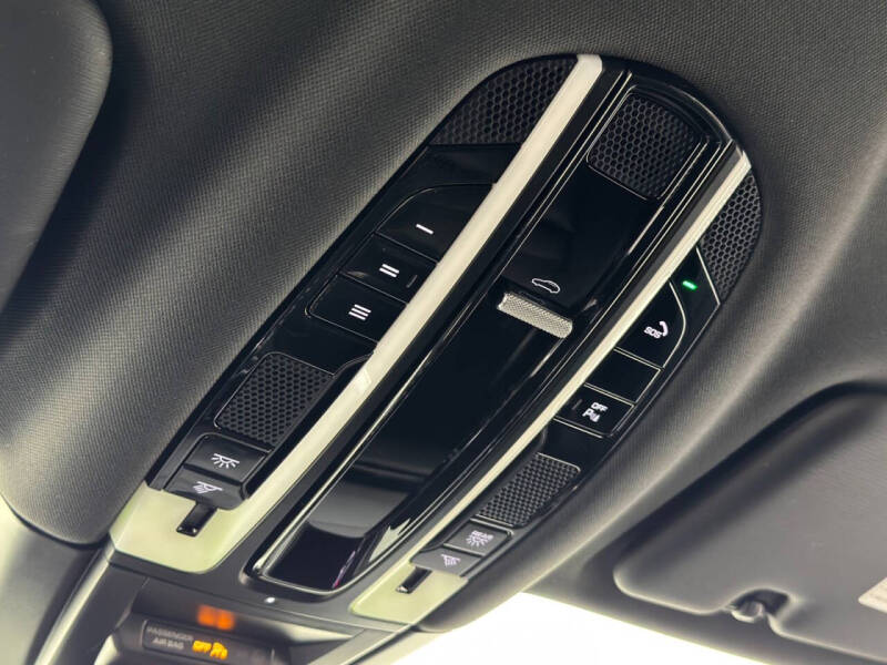 2022 Porsche Cayenne Coupe Platinum Edition