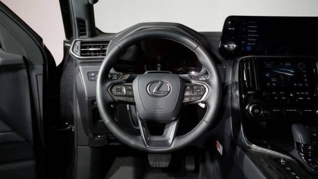 2025 Lexus LX 700h Overtrail