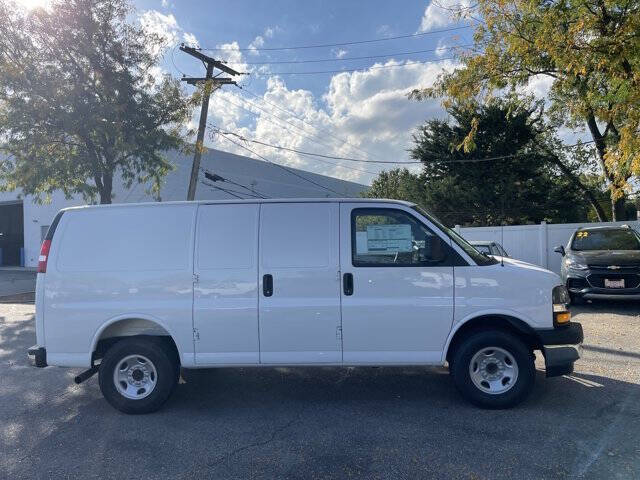 2025 Chevrolet Express 2500