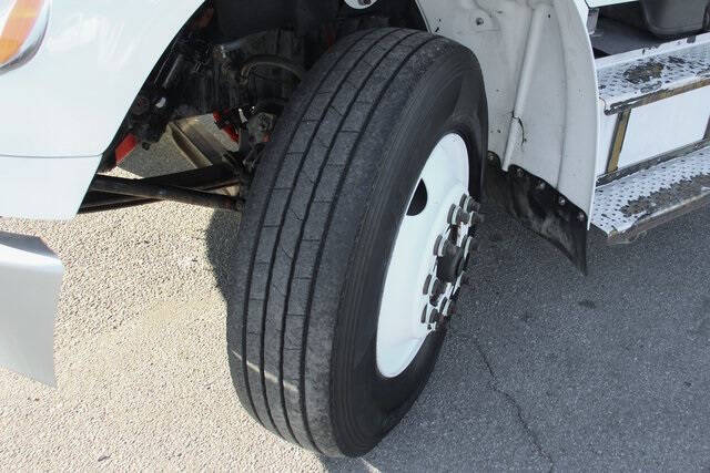 2015 Freightliner M2 106