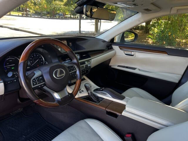 2017 Lexus ES 300h
