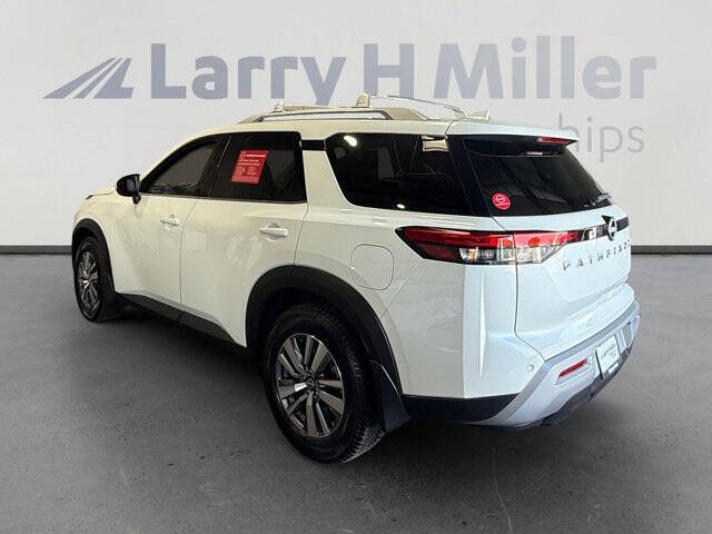 2022 Nissan Pathfinder SL