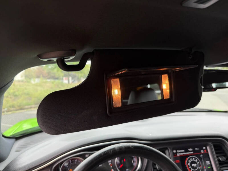 2017 Dodge Challenger 392 HEMI Scat Pack Shaker