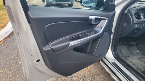 2016 Volvo V60 Cross Country T5