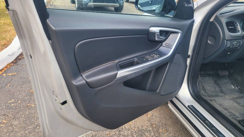 2016 Volvo V60 Cross Country T5