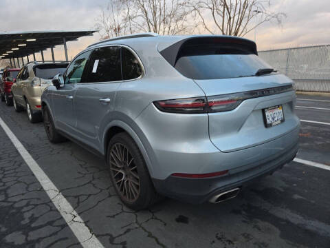 2023 Porsche Cayenne Platinum Edition