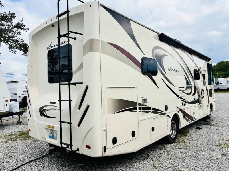 2017 Thor Motor Coach Hurricane 31S