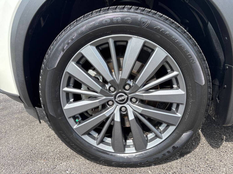 2022 Nissan Pathfinder SL