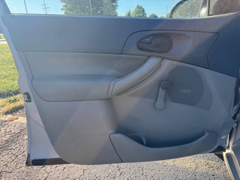 2005 Ford Focus ZX4 SES