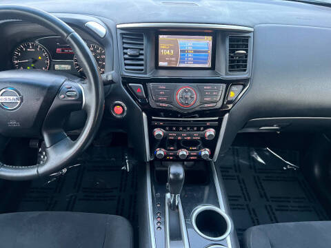 2015 Nissan Pathfinder SV