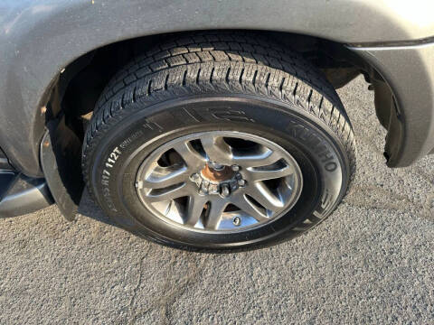 2005 Toyota Sequoia SR5