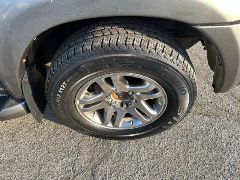 2005 Toyota Sequoia SR5