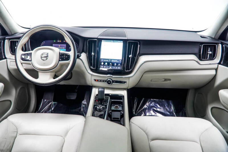 2023 Volvo XC60 B5 Plus Bright Theme
