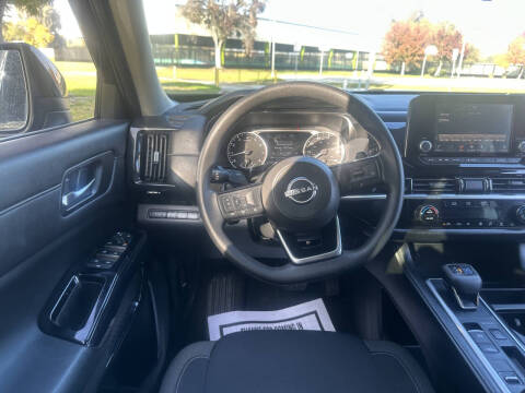 2022 Nissan Pathfinder S