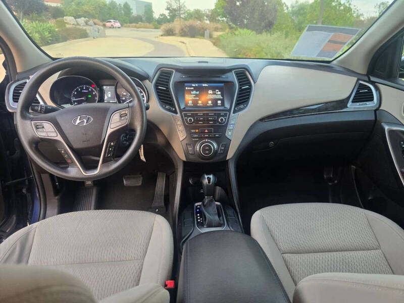 2017 Hyundai Santa Fe SE