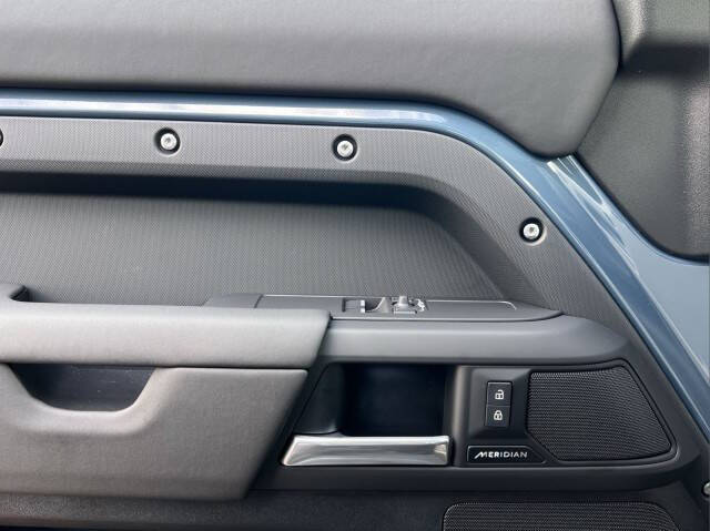 2025 Land Rover Defender 90 P300 S