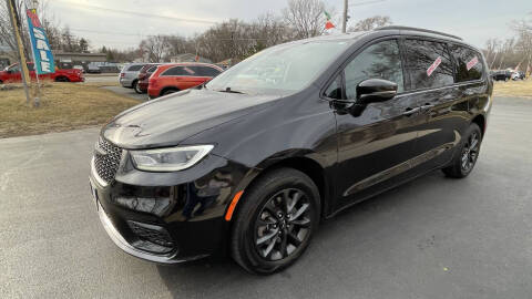 2021 Chrysler Pacifica for sale at North American Credit Inc. in Waukegan IL
