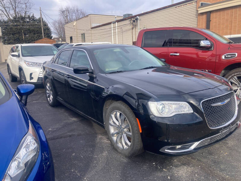 2018 Chrysler 300 for sale at RT Auto Center in Quincy IL