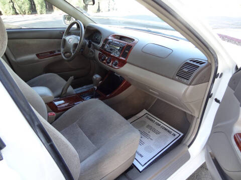 2004 Toyota Camry LE