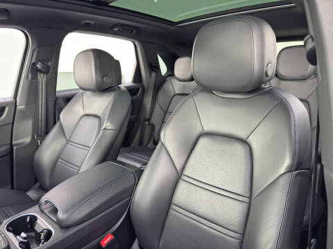 2023 Porsche Cayenne Platinum Edition