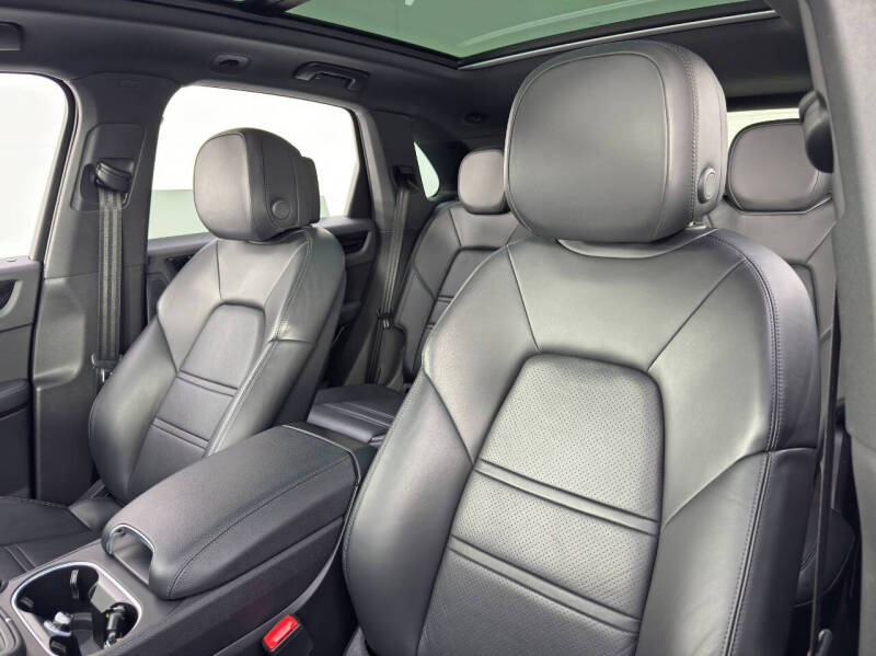 2023 Porsche Cayenne Platinum Edition