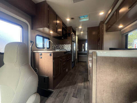 2019 Winnebago Outlook