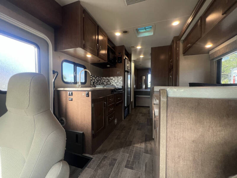 2019 Winnebago Outlook